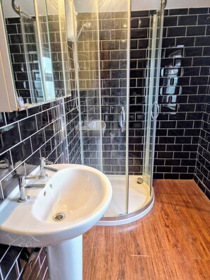 Bruser, håndklæder, Sæbe, Toiletpapir
