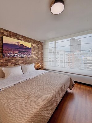 Business Suite, City View | Desk, laptop workspace, iron/ironing board, free WiFi - Livorno Suites (Quito)