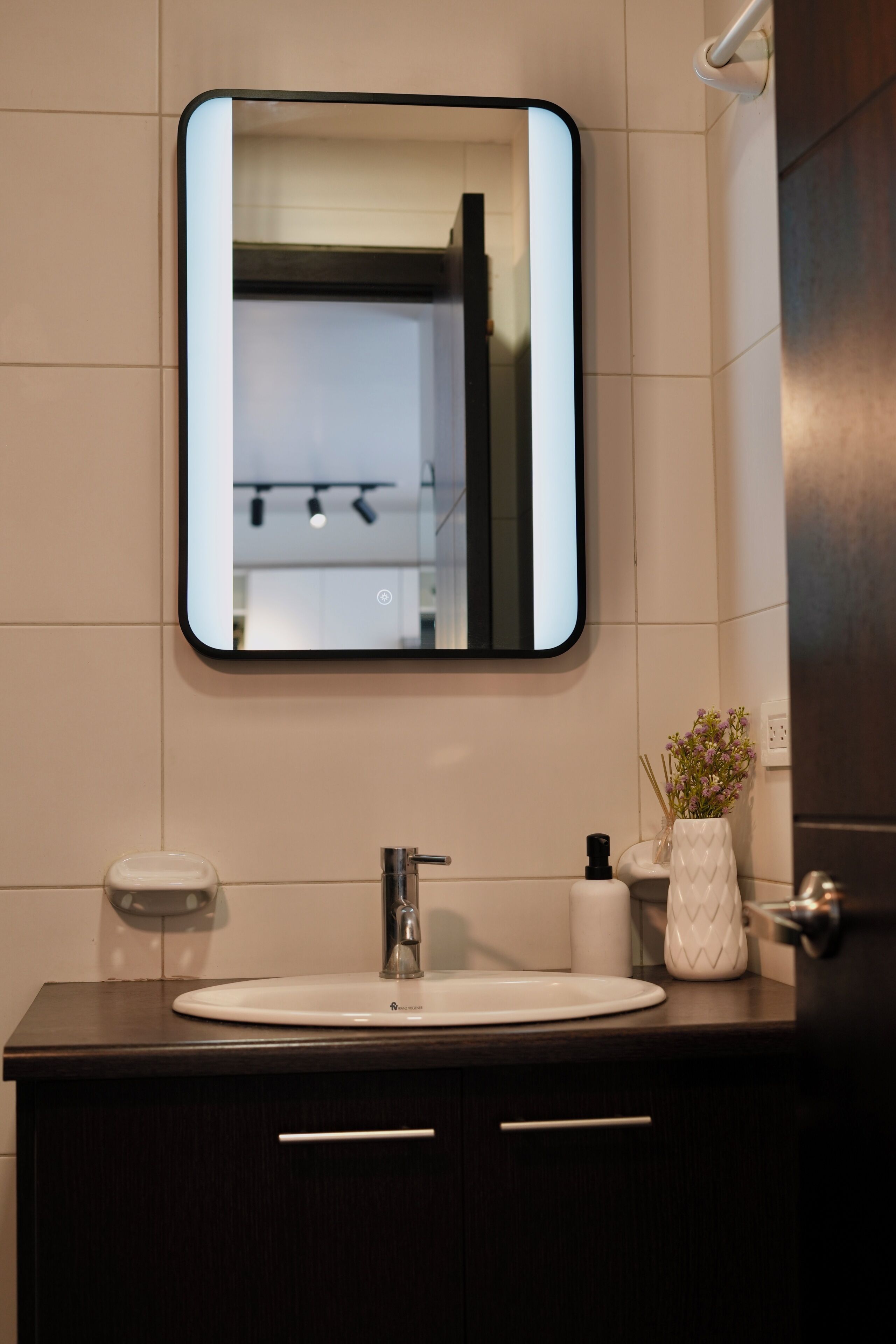 Suite Bisnis, pemandangan kota | Kamar mandi | Shower, pengering rambut, handuk, dan sabun
