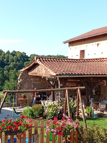 Chambre d’hôtes « Chambre Bois » avec piscine, terrasse et jardin partagés