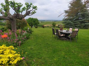 Outdoor dining - Gîte Auprès des Oiseaux - Montels (Montels)