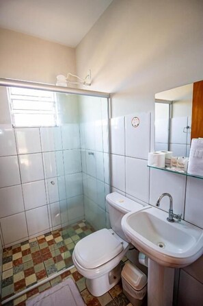 Bathroom - Rancho da Cachaça Hoteis e Restaurantes (Holambra)