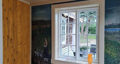 Perle unique datant de 1920 avec des peintures au plafond Ă Tolga