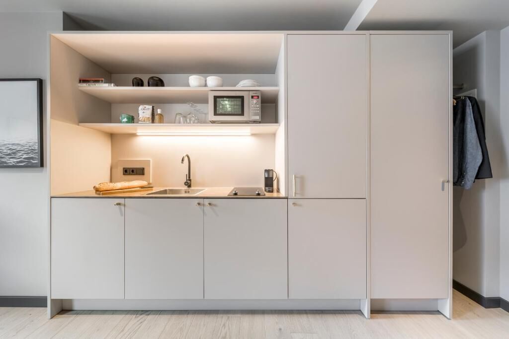 Standard-Studio | Eigene Küche | Kühlschrank, Mikrowelle, Herdplatte, Geschirrspüler