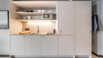Standard-Studio | Eigene Küche | Kühlschrank, Mikrowelle, Herdplatte, Geschirrspüler