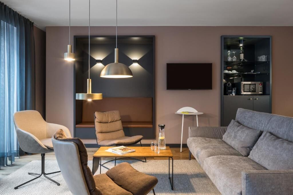 80-cm-Flachbildfernseher mit Satellitenempfang
