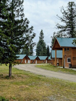 Exterior - Chalets in the beautiful Robson Valley! Pet-friendly. (McBride)