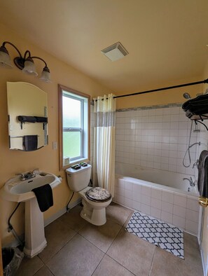 Handtücher, Seife, Toilettenpapier