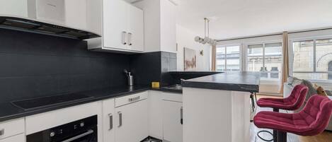 Fridge, microwave, stovetop, dishwasher