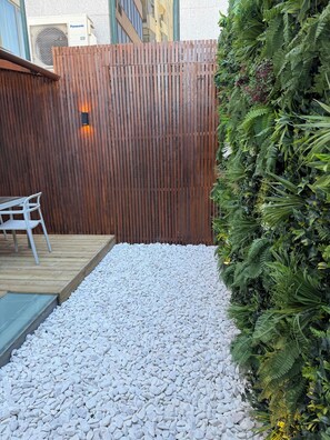 Outdoor dining - Cozy Studio in great location (Porto)