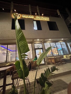 Terrace/patio - Bliss Escape (Accra)