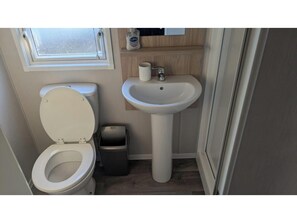Casa, 2 dormitoris, fumadors, pati | Bany