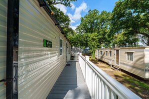 Hus, 2 soverom, røyk, terrasse | Overnattingsstedets uteområder
