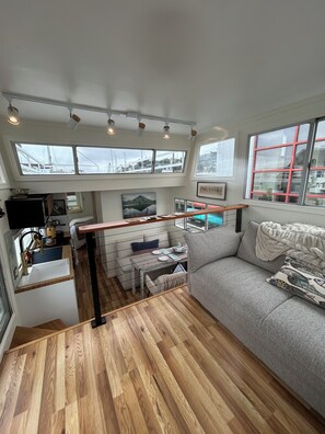 Living area - New, Beautiful,  floating jewel box retreat on Sausalito bay. (Sausalito)