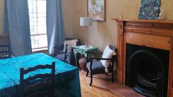 Room, 1 Bedroom, Accessible, Smoking | Living room