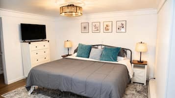 5 bedrooms, WiFi (free), bed sheets