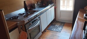 Private kitchen - Vrbo Property (Beaumont-du-Ventoux)