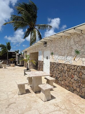 Outdoor dining - Vrbo Property (Boquerón)