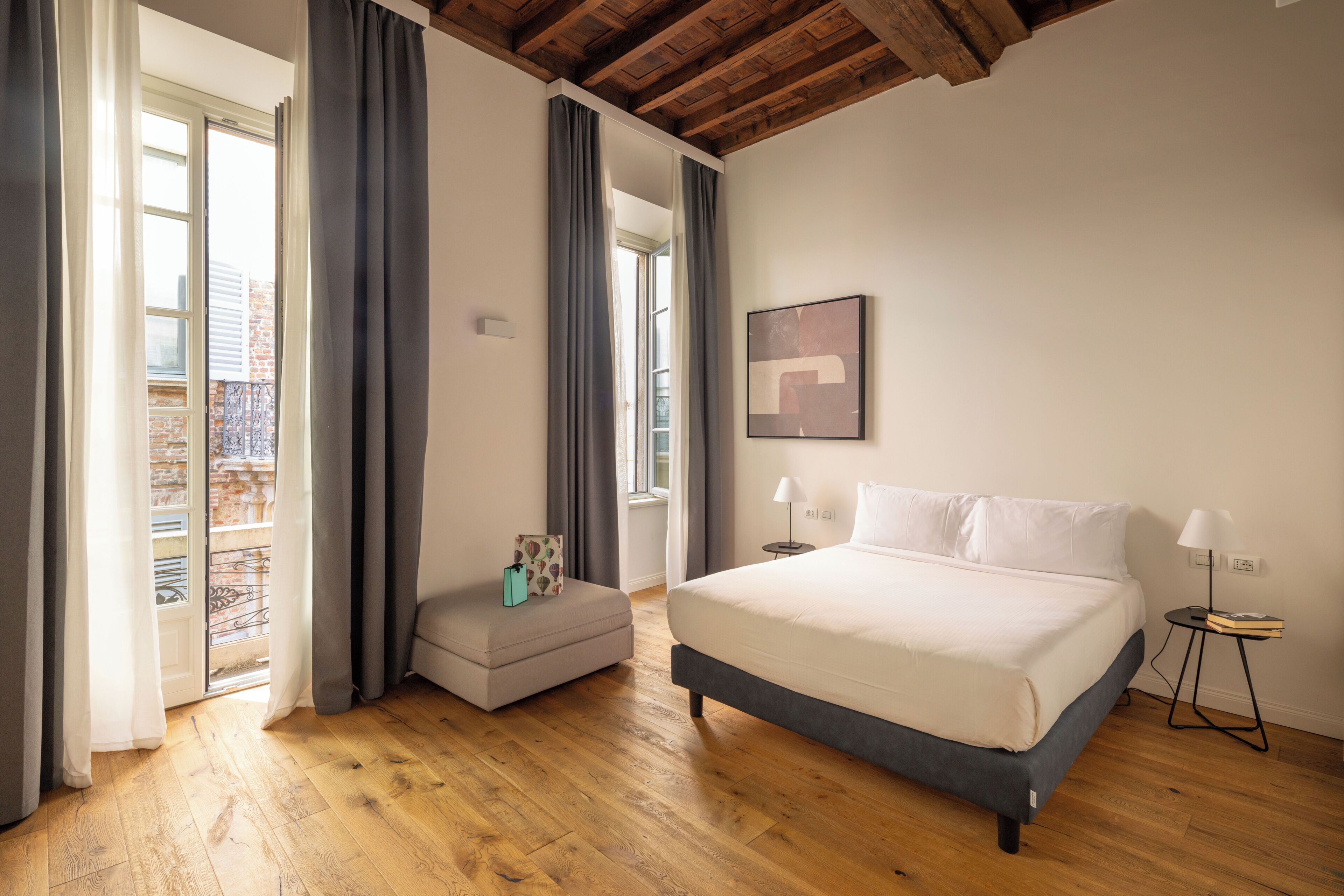 Appartement (Milano Cairoli) | Rideaux d’obscurcissement, fer et planche à repasser