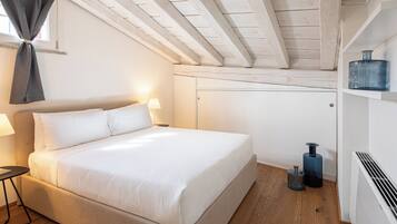 Apartment (Milano Missori) | Blackout drapes, iron/ironing board, WiFi (free), bed sheets