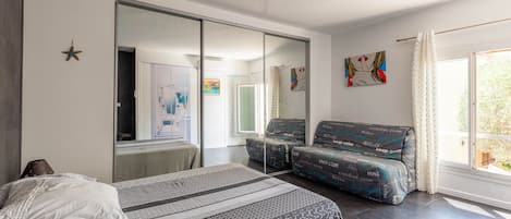1 chambre, fer et planche à repasser, Wi-Fi, draps fournis