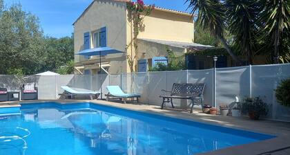 Maison 64 m2, grande piscine, palmiers