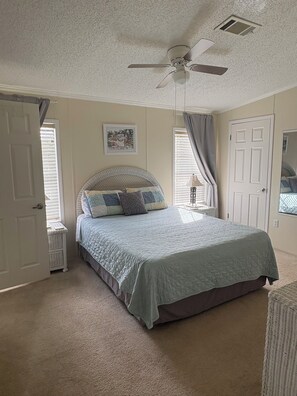 WiFi, bed sheets - 2-bedroom house in serene Sebastian with cool AC comfort (Sebastian)