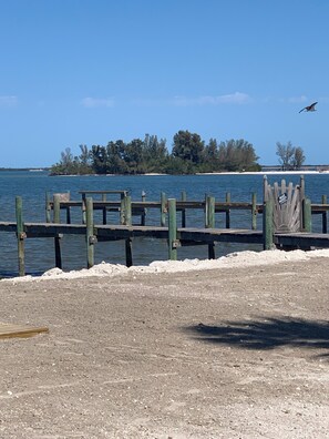 Beach - 2-bedroom house in serene Sebastian with cool AC comfort (Sebastian)