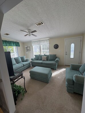 Living area - 2-bedroom house in serene Sebastian with cool AC comfort (Sebastian)