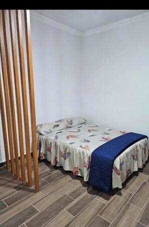 1 室のベッドルーム、WiFi