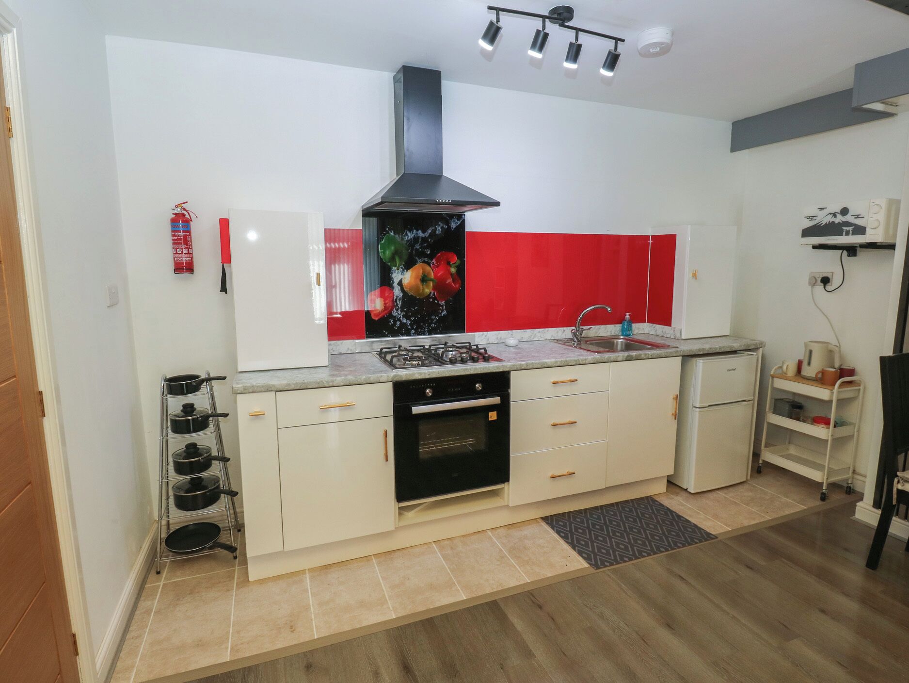Cookware/dishes/utensils