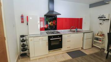 Cookware/dishes/utensils