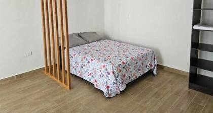 Comfortable Airport Front Apartment with Private Parking