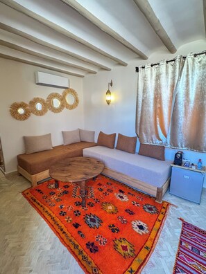 Living area - Adorable 1-bedroom hotel suite with AC in fes (fes)