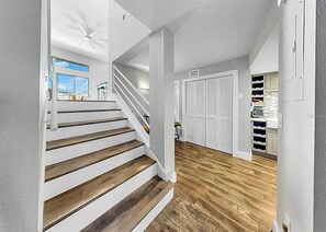 Interior - 2-bedroom Tampa Bay condo in serene Apollo Beach!! 12' living room ceilings!! (Apollo Beach)