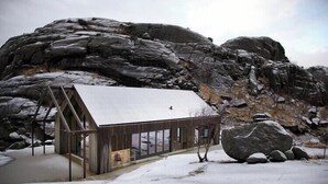Unclassified image, 2 of 27, button - Architect-designed gem with views of Kistefjellet (Hauge i dalane)