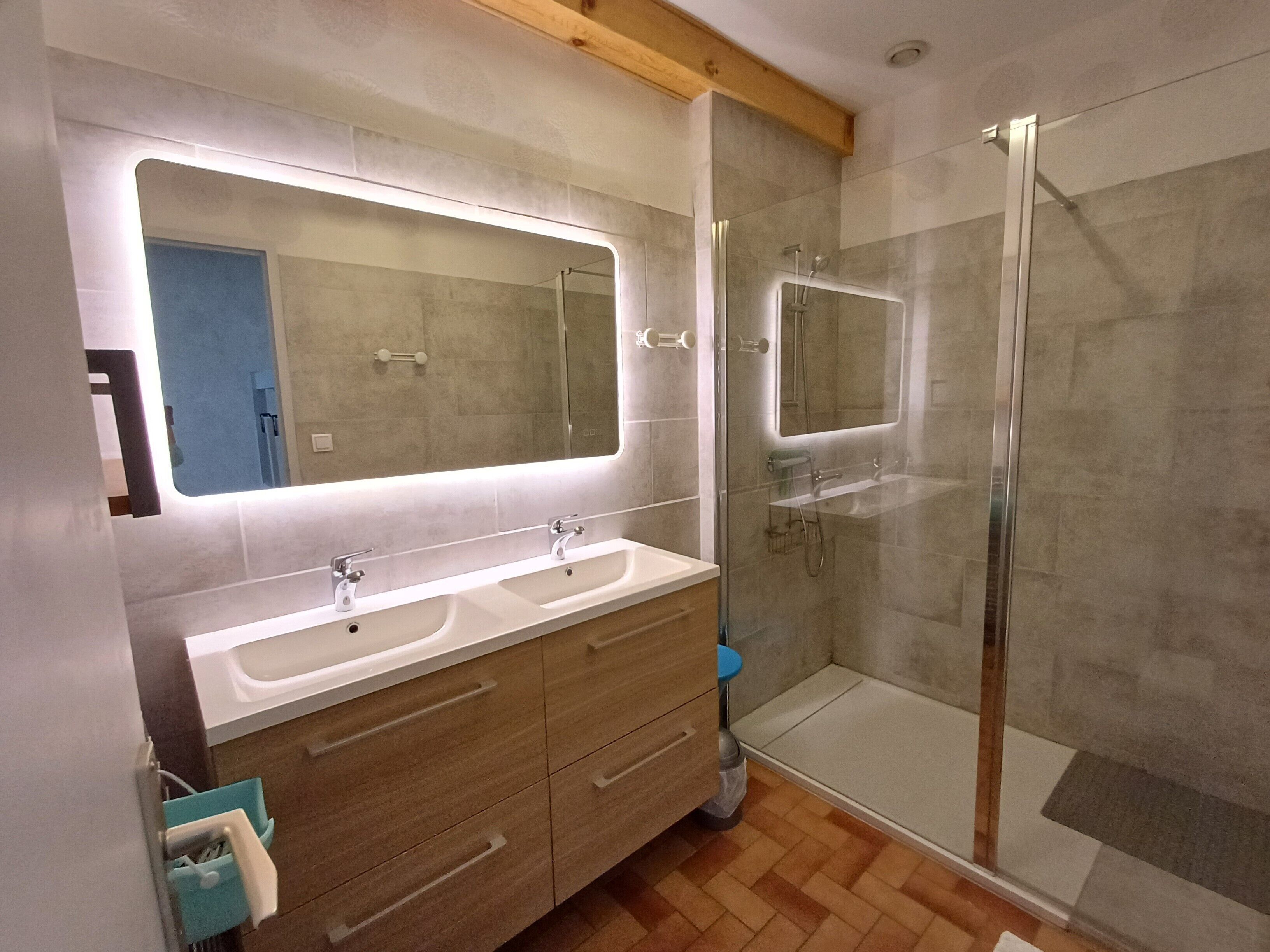 Shower, towels