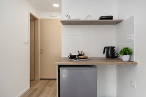 Interior - Double 9 Room with Private Balcony, Wi-Fi and Air Conditioning (Ano Symi)