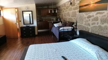 WiFi, bed sheets, wheelchair access