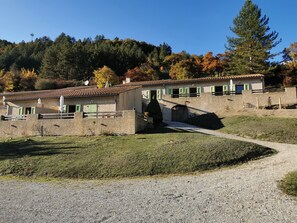 Exterior - Holiday Home “Gîtes Clos La Roche” with Mountain View (Saint-Nazaire-le-Désert)