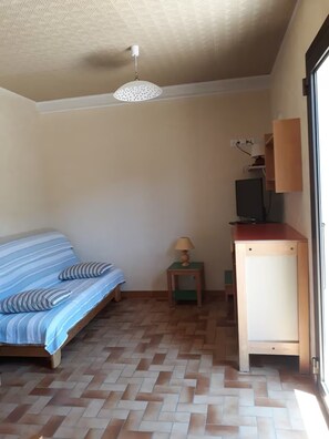 Iron/ironing board, WiFi, bed sheets - Holiday Home “Gîtes Clos La Roche” with Mountain View (Saint-Nazaire-le-Désert)