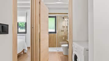 Een douche, een haardroger, handdoeken