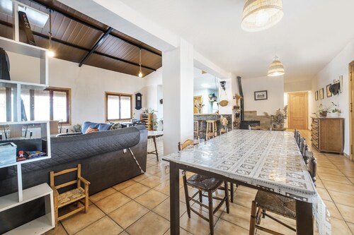 Rural House 'El Capricho De Antonio' with Mountain Views, Wi-Fi, and Pool