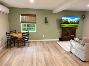 Living area - Cozy 1-bedroom house in peaceful Waverly (Waverly)