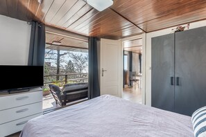 WiFi, bed sheets - Vacation Home 'Karla' with Sea View, Shared Pool and Wi-Fi (Cruz de Tea)