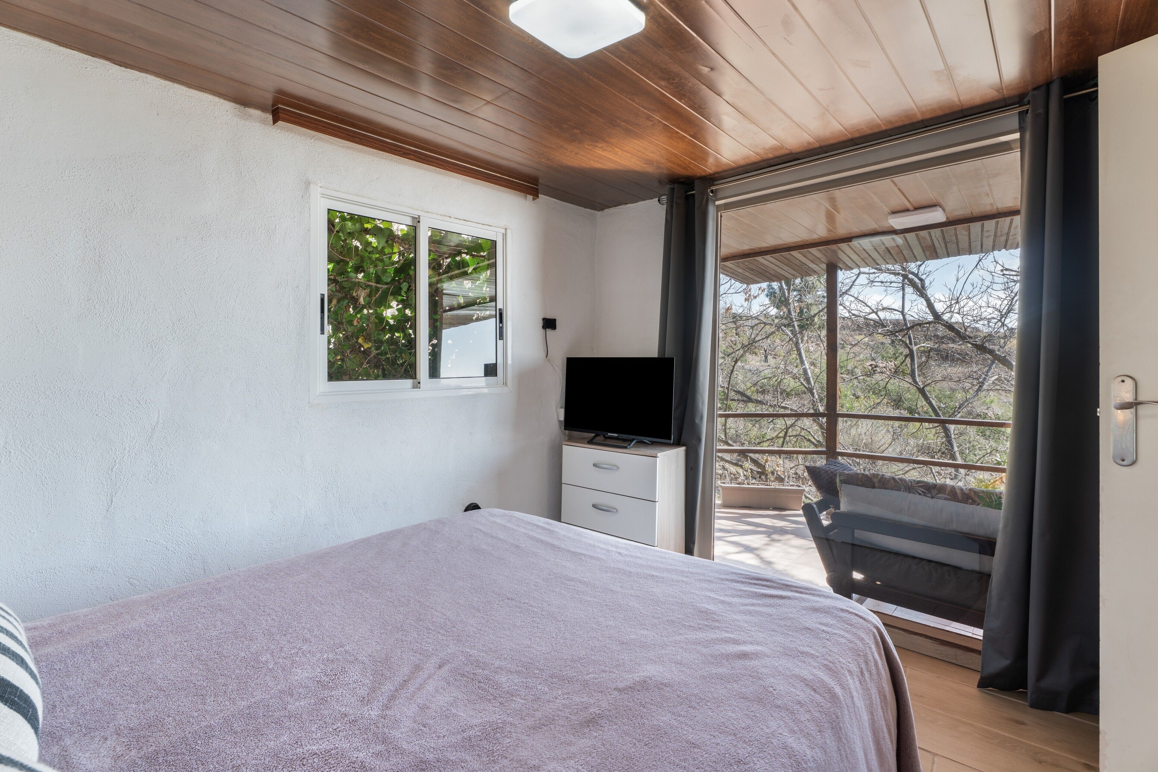 WiFi, bed sheets