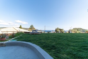 Property grounds - “Captain Spiros Studios” with Sea View, Balcony, Air Conditioning & Wi-Fi (Palaiokastritsa)