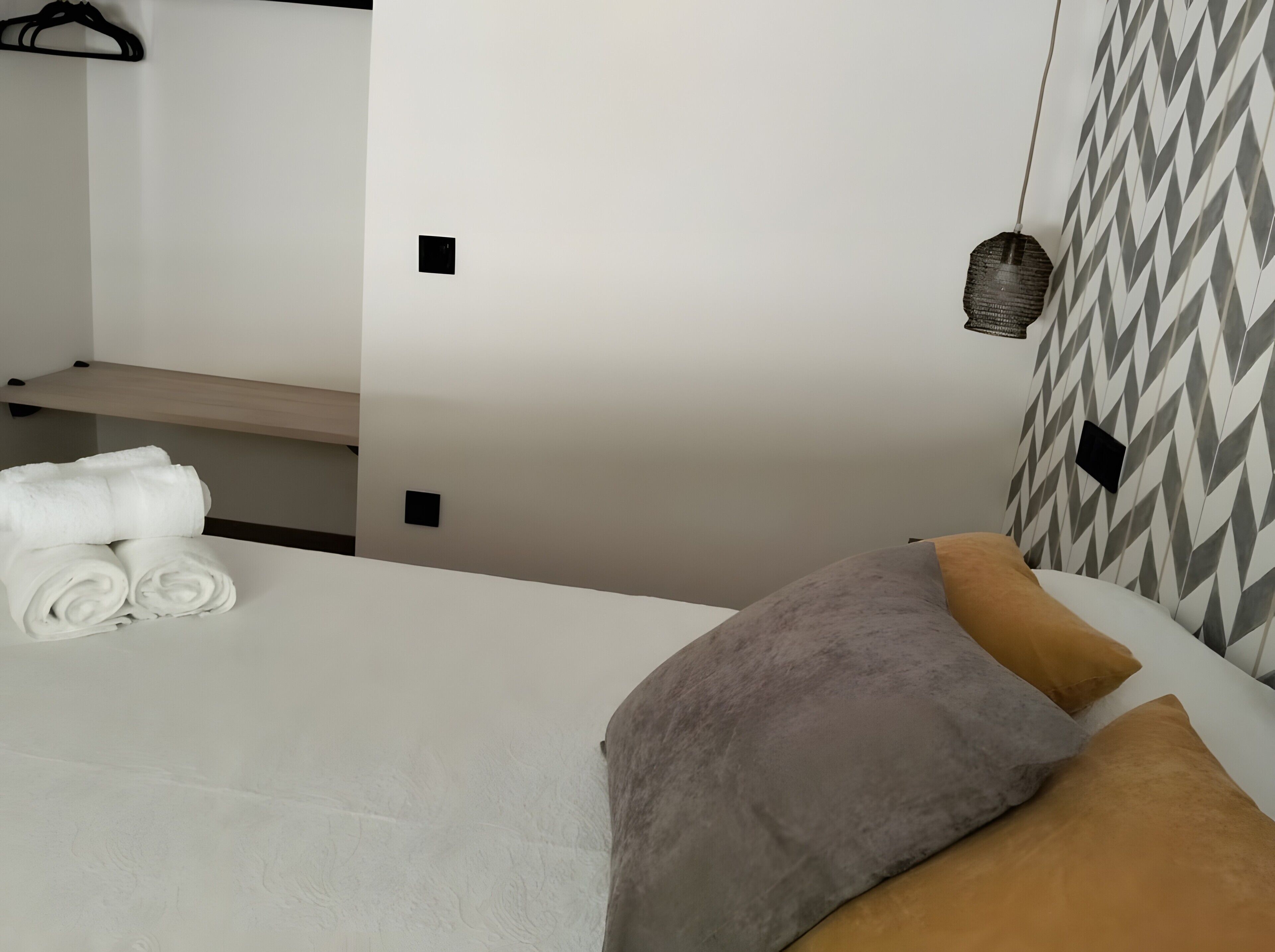 WiFi, bed sheets, wheelchair access