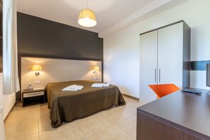 WiFi, bed sheets - Apartment 'Spassu' with Pool, Garden, Wi-Fi and Air Conditioning (Mazzarino)