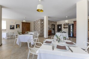 Dining - Apartment 'Spassu' with Pool, Garden, Wi-Fi and Air Conditioning (Mazzarino)